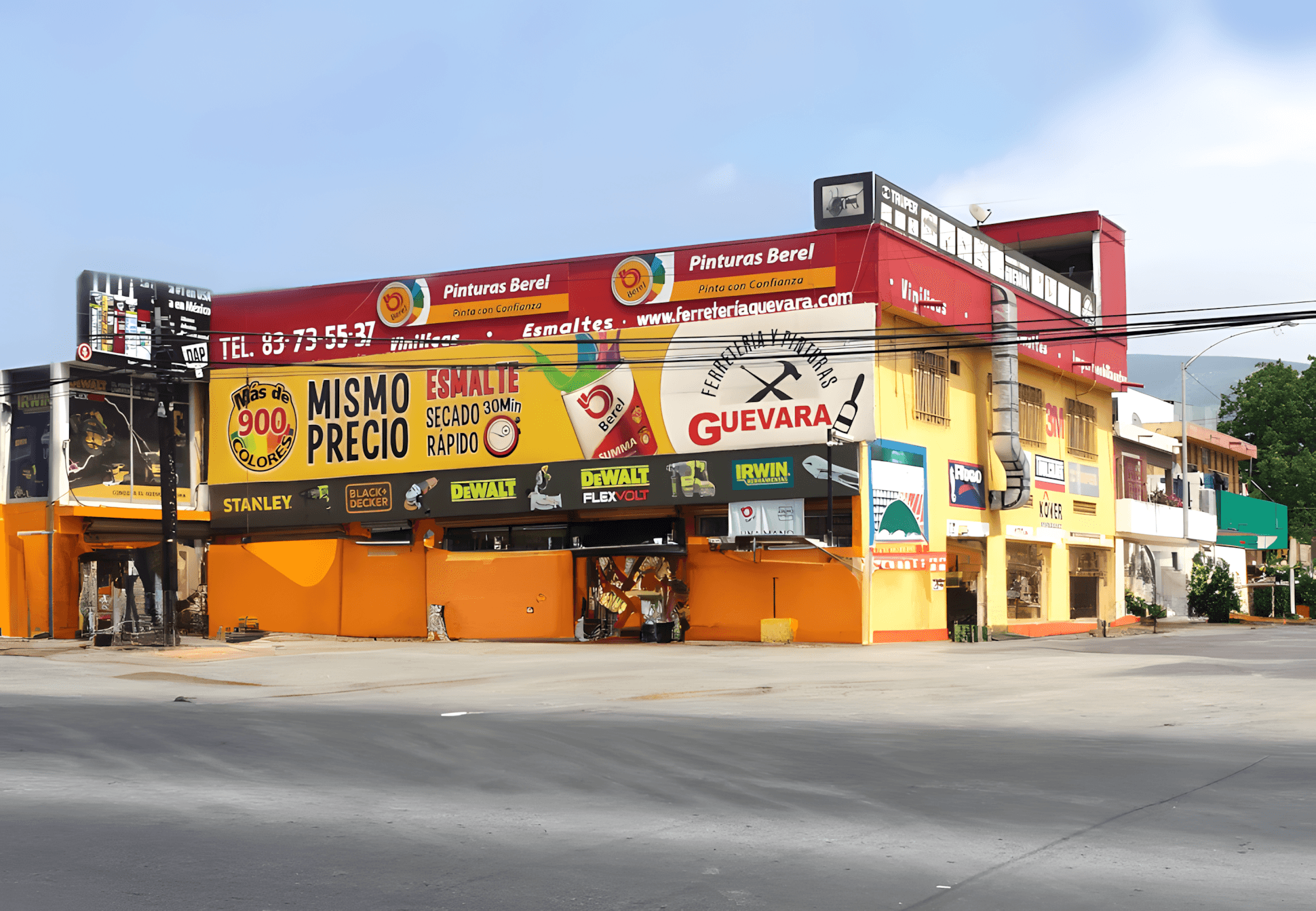 Fachada de la sucursal matriz de Ferretería Guevara en Avenida Penitenciaría, Monterrey.
